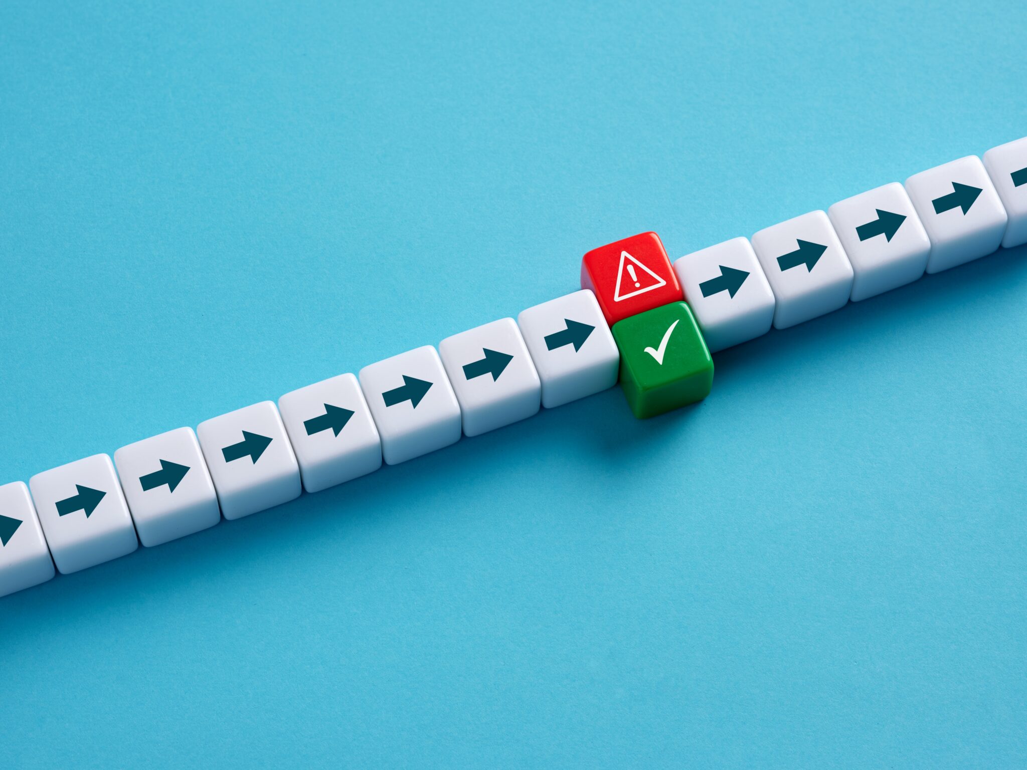 統合報告書作成の失敗回避ポイントを示すビジネスイメージ