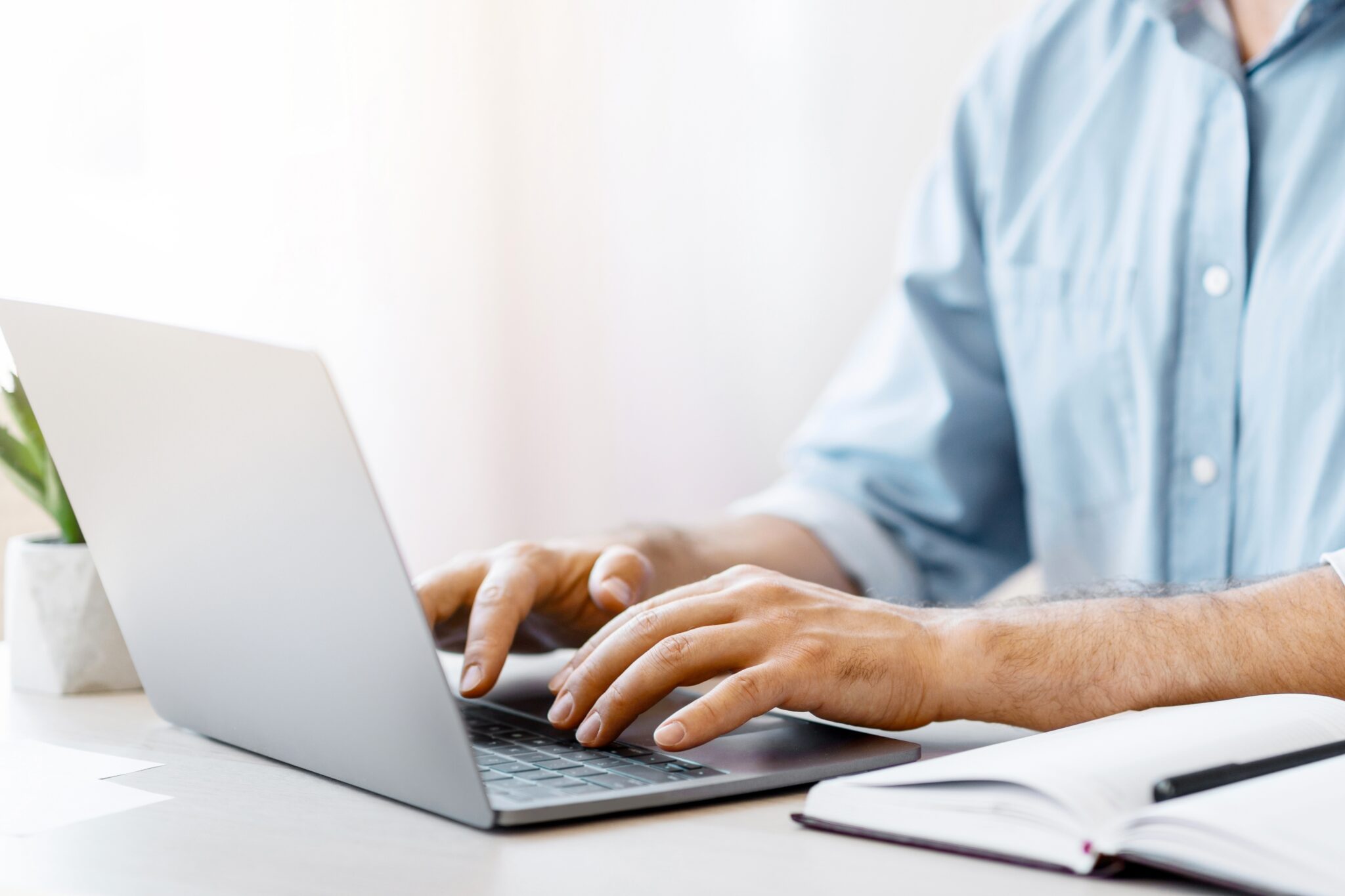 統合報告書作成の基本フレームワークを示すビジネスイメージ